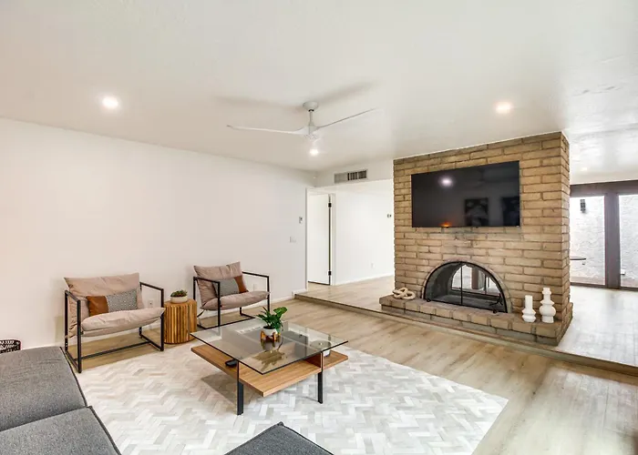 Vacation W/ Patios & Pool Access! Holiday home *