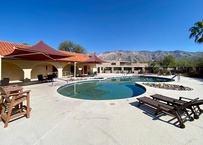 Holiday home Vacation W/ Patios & Pool Access! *