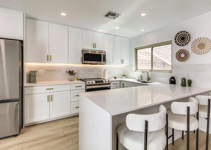 Vacation W/ Patios & Pool Access! Tucson