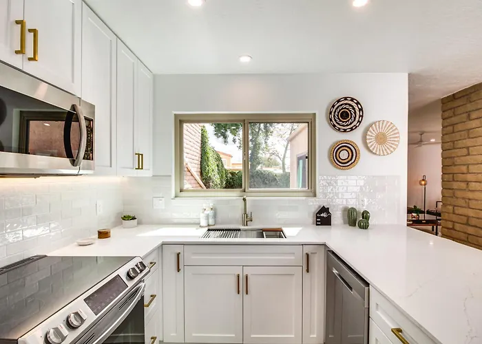 Vacation W/ Patios & Pool Access! Holiday home Tucson