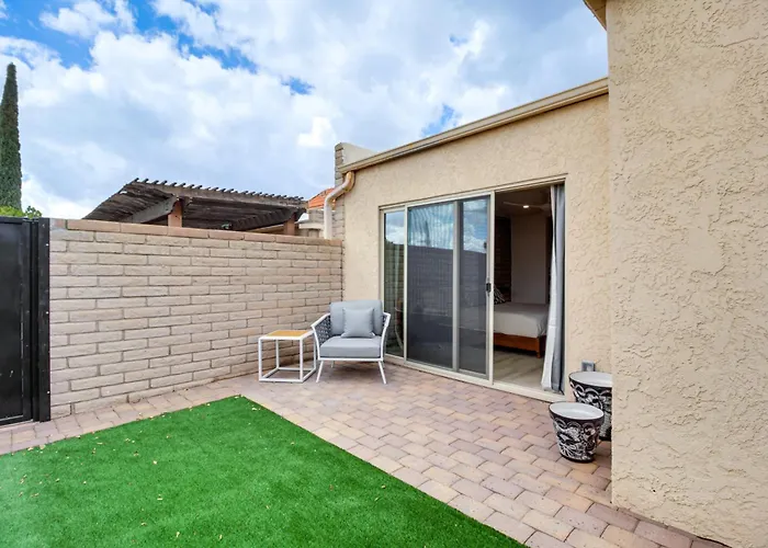 Holiday home Vacation W/ Patios & Pool Access!