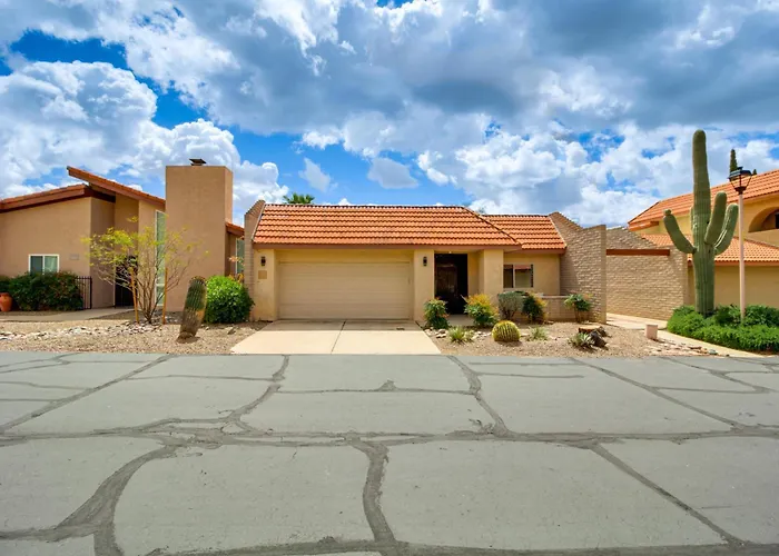Vacation W/ Patios & Pool Access! Holiday home Tucson